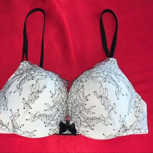 Victoria Secret Bombshell Lace Plunge Push Up Bra - Picture 8 of 11